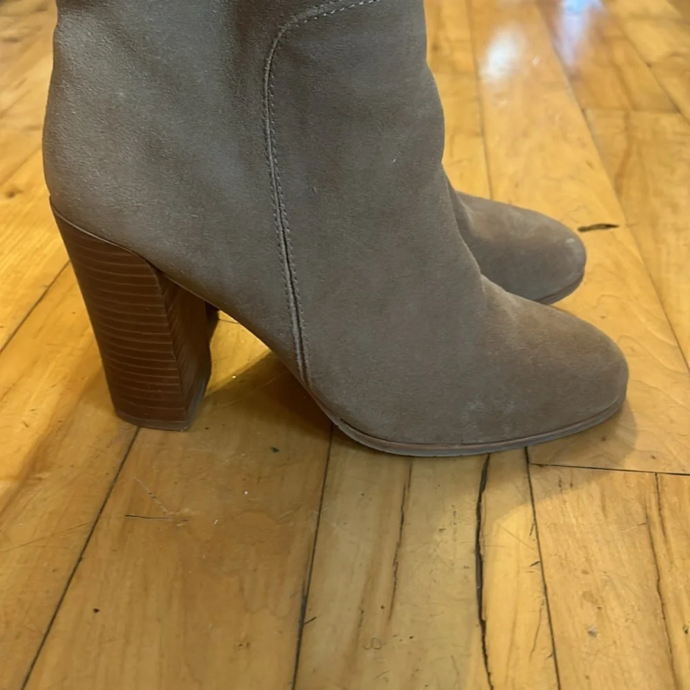New Kenneth Cole New York Suede Tan Tall Boots 8 1/2 - Picture 3 of 9